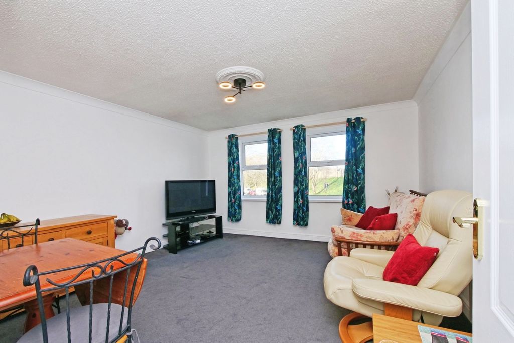 Property photo 3 of 10 Living Room (1)