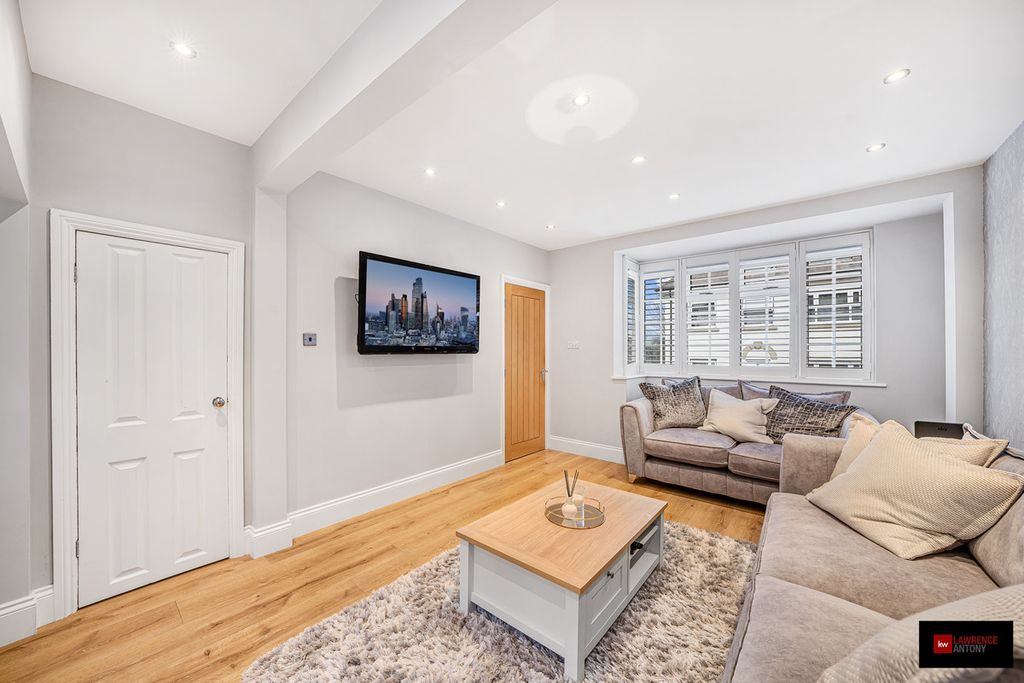 Property photo 1 of 30