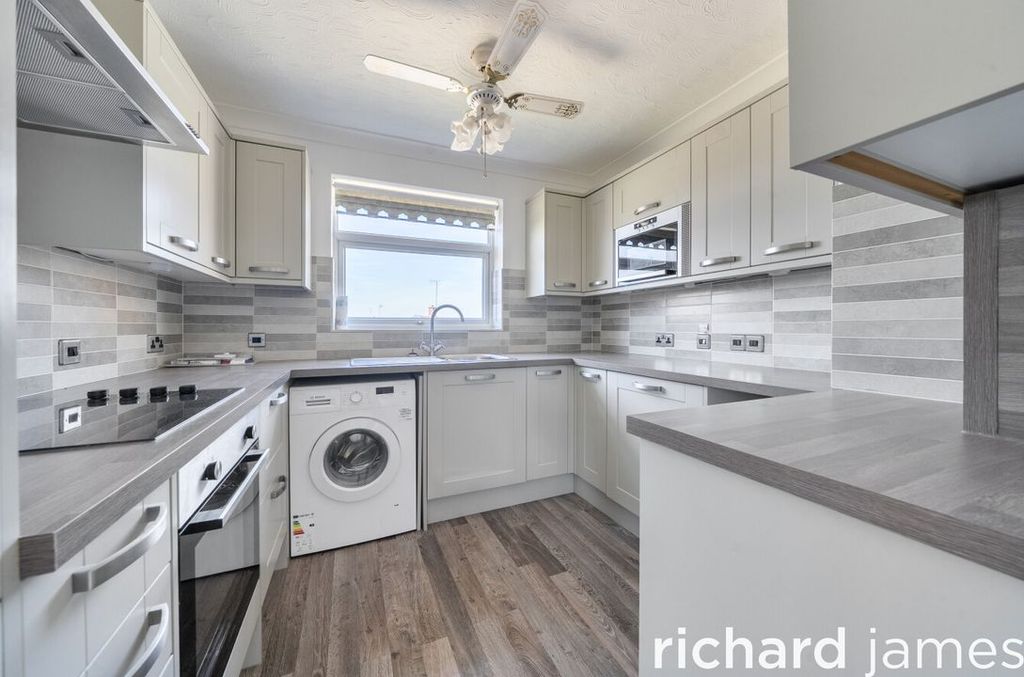 Property photo 2 of 11 Df51Bea65Fdb436493B69661A6Cfda30