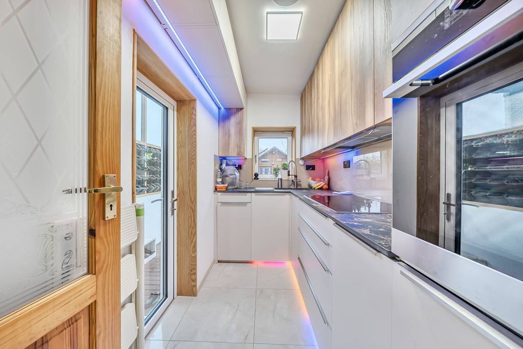 Property photo 3 of 24