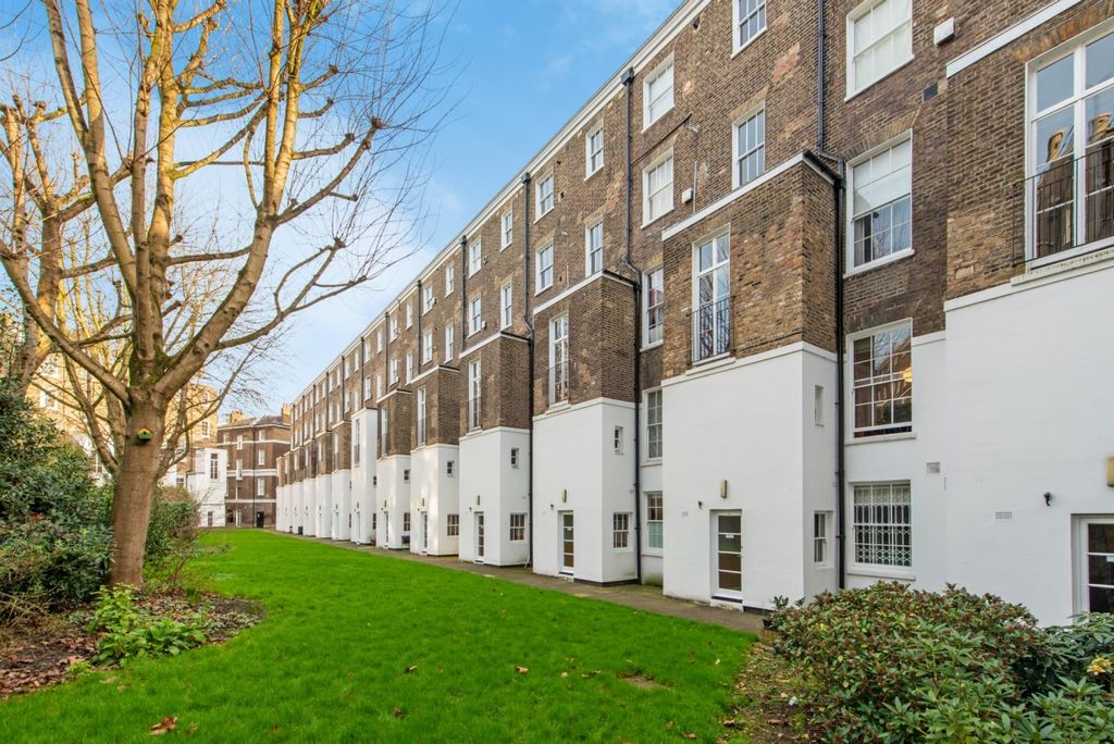 Property photo 2 of 2 Communal Gardens