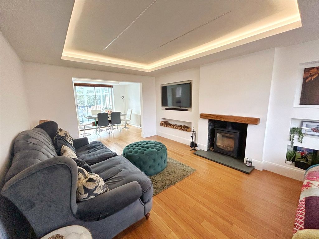 Property photo 1 of 17 Living Room