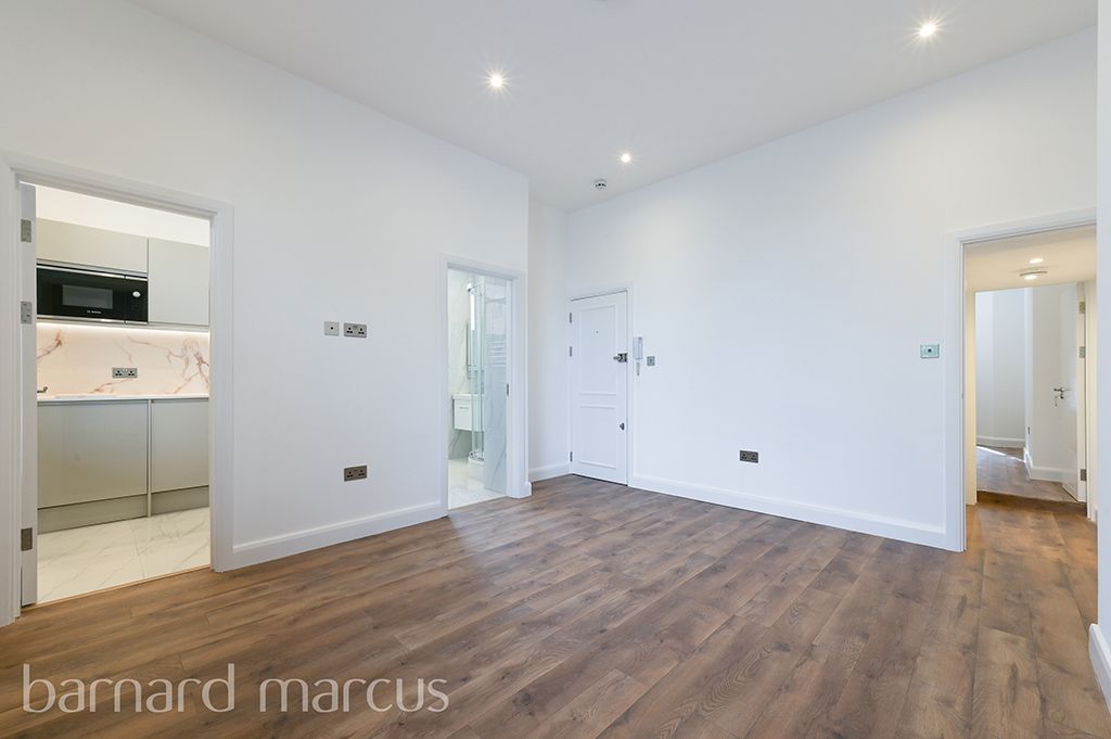 Property photo 3 of 7 Bedroom 1