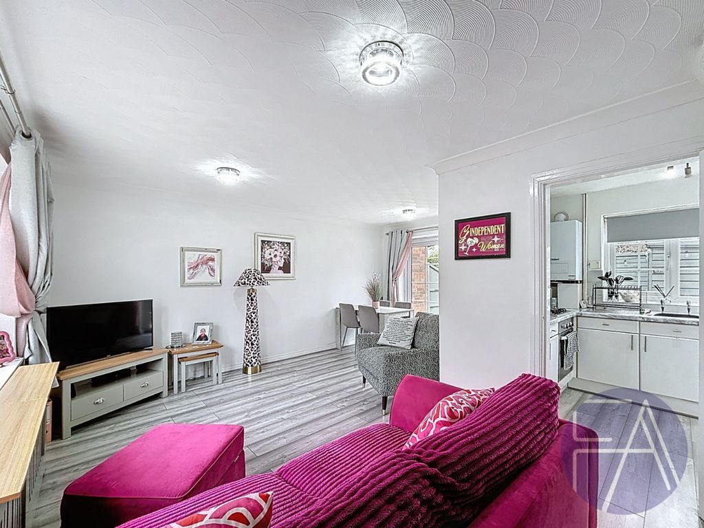 Property photo 2 of 18 4521561