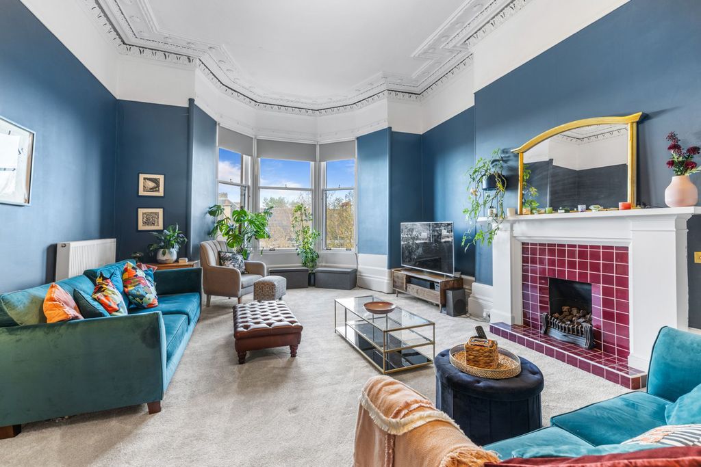 Property photo 2 of 28