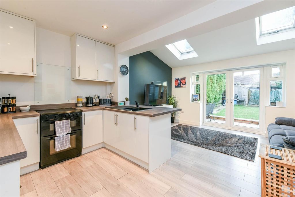 Property photo 3 of 17 Kitchen/Diner/Family Room