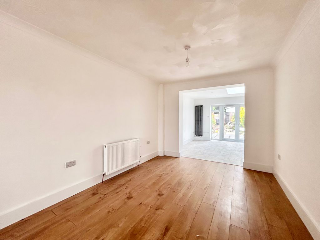 Property photo 3 of 11 Image