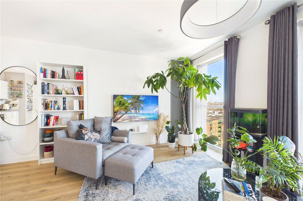 Property photo 2 of 18 Picture No. 01