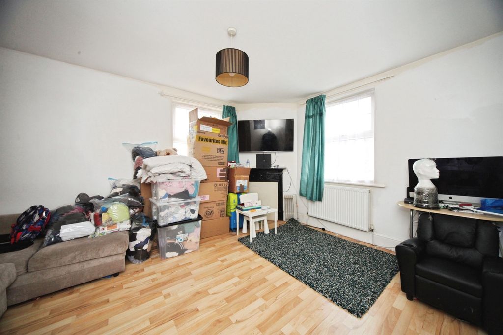 Property photo 2 of 9