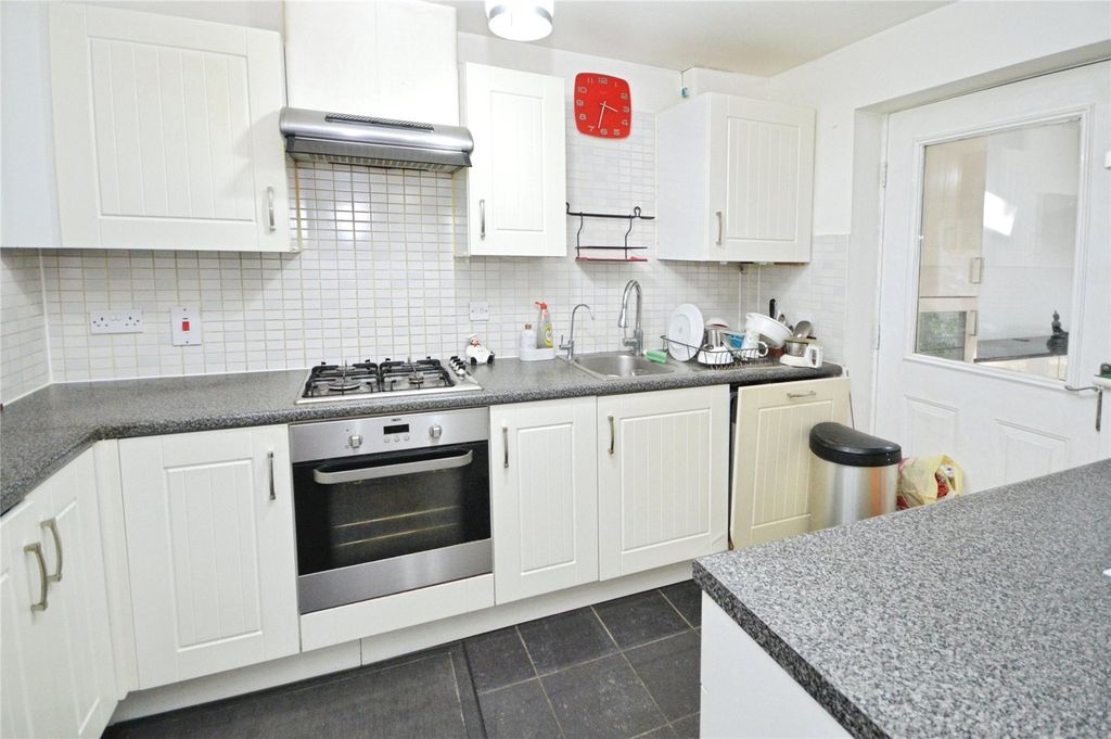 Property photo 3 of 12 Kitchen