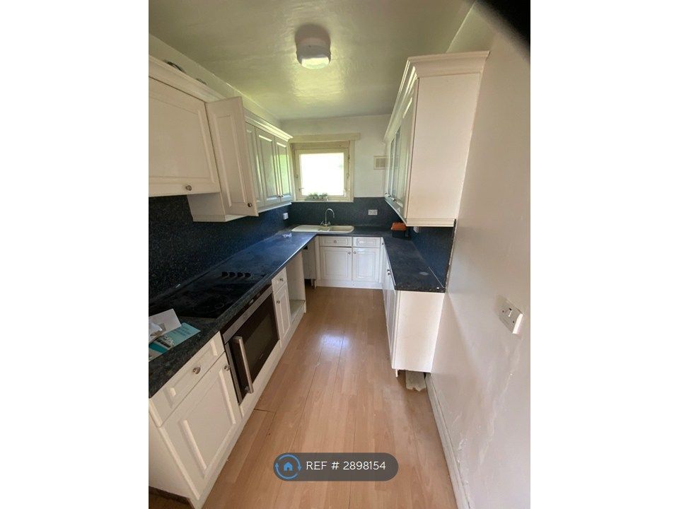 Property photo 3 of 19 Kitchen