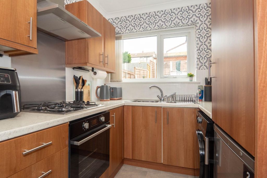 Property photo 3 of 25 Kitchen