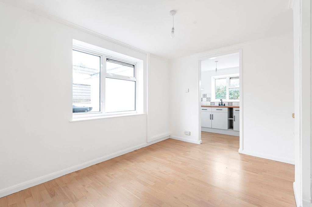 Property photo 2 of 26