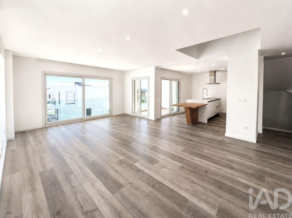 Property photo 2 of 40