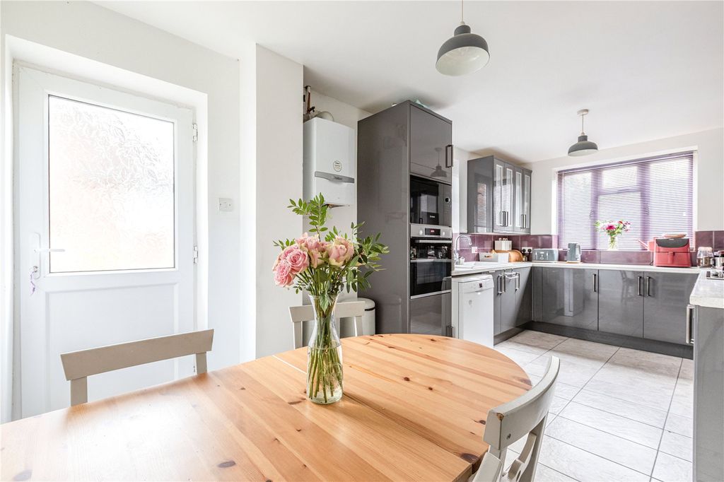 Property photo 2 of 26 Picture No. 23