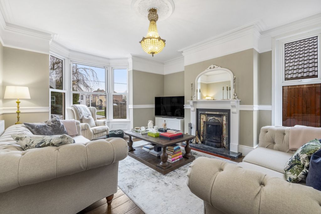 Property photo 3 of 27 32 Lincoln Road (Metheringham)-10