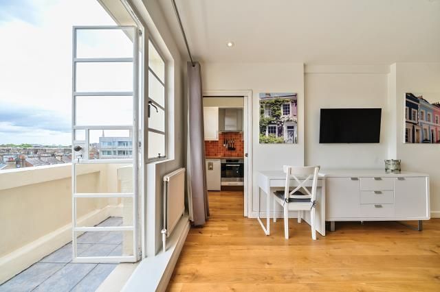 Property photo 1 of 15 Reception Room (Door