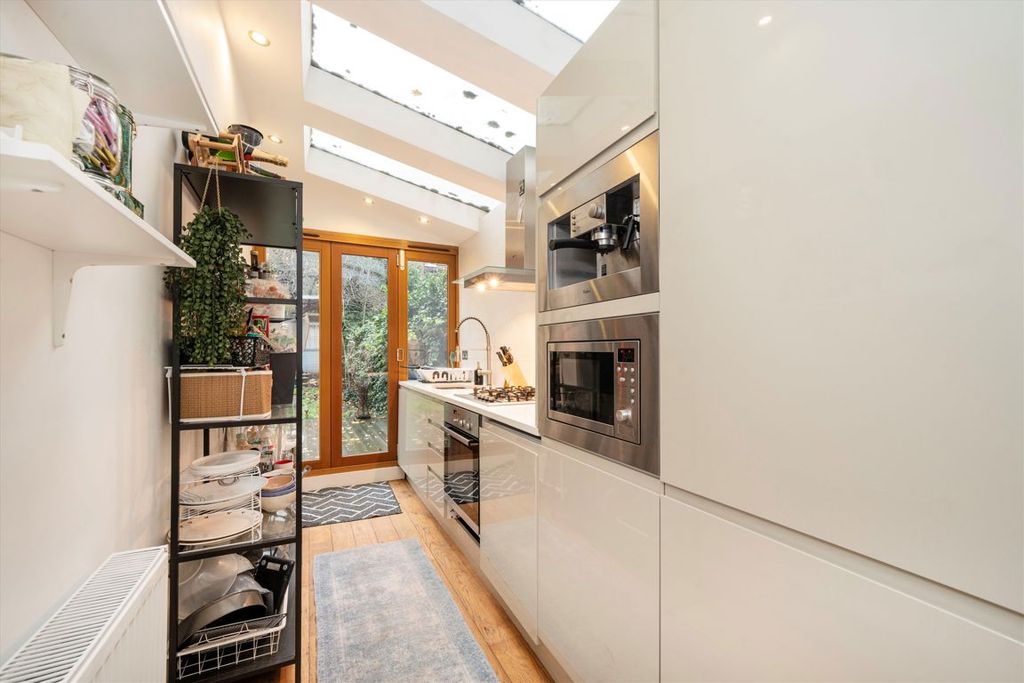 Property photo 2 of 8