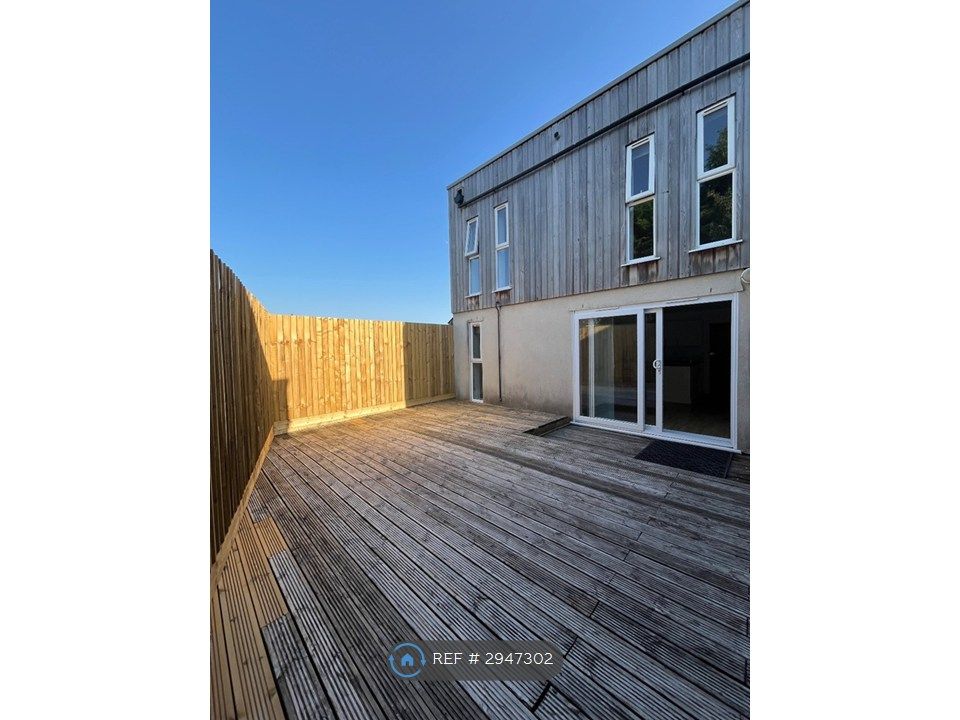 Property photo 1 of 11 Side Decked Area