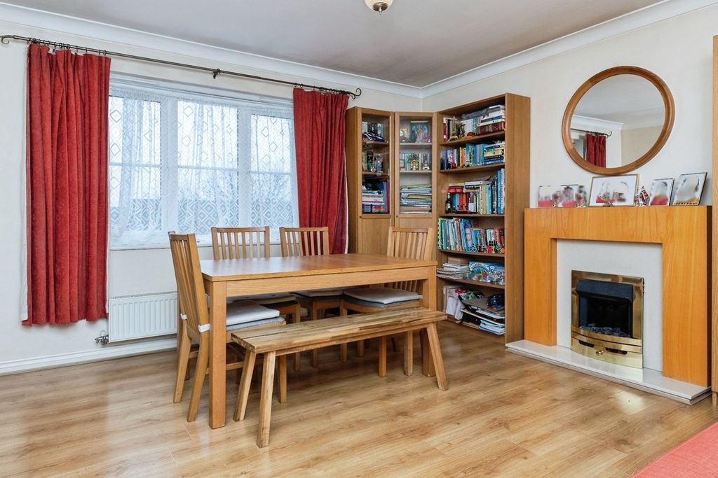 Property photo 3 of 13