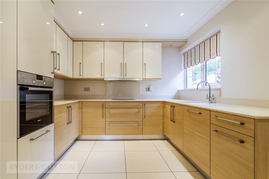 Property photo 2 of 32 Kitchen