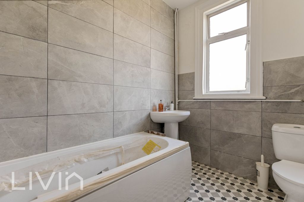Property photo 3 of 13 918A3524