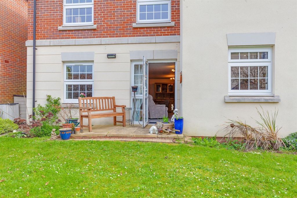 Property photo 3 of 15 15-A1Eepdmcs Flat 5 Weighbridge Court (13)-Medium.