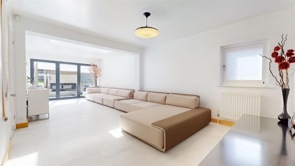 Property photo 3 of 29 04092026_211520.Jpg