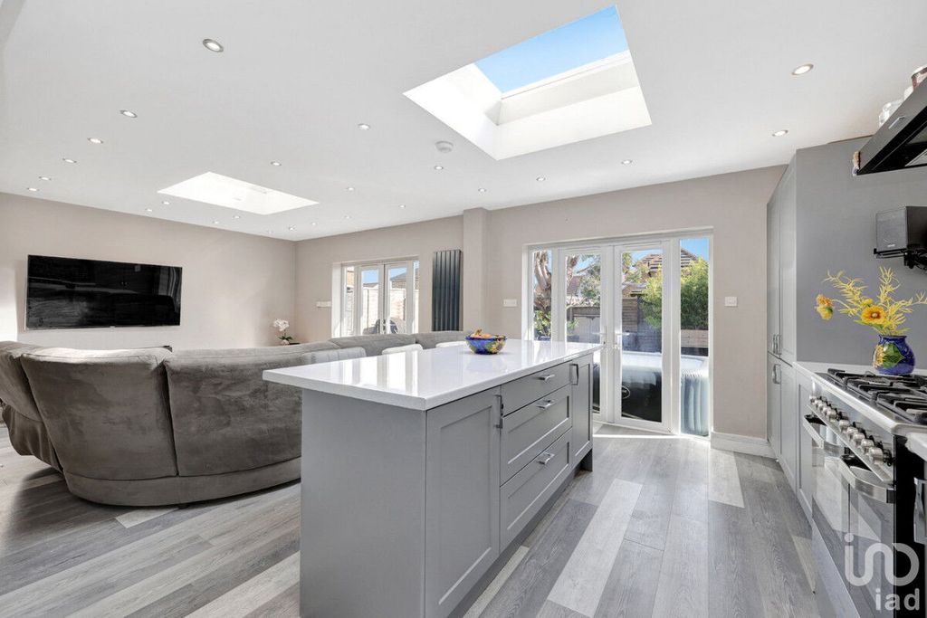 Property photo 1 of 26