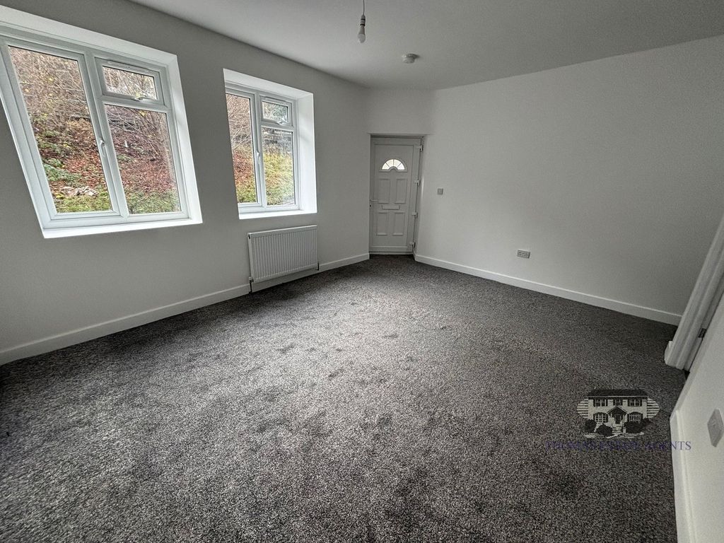 Property photo 3 of 7 Lounge