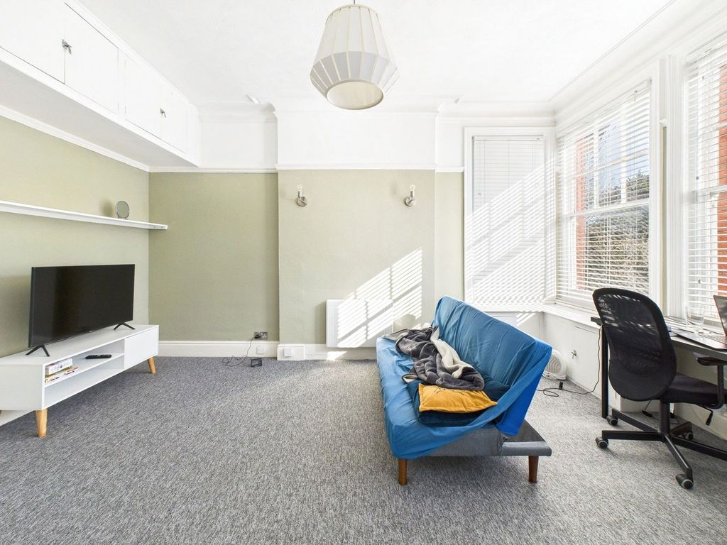 Property photo 3 of 6