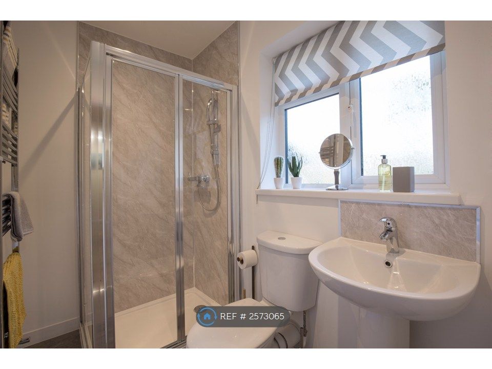 Property photo 2 of 11 Your Shared Bathroom, Power Shower