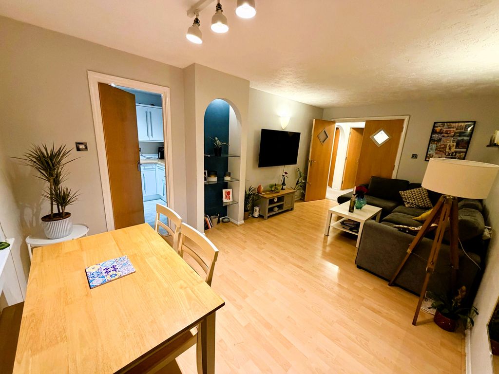 Property photo 2 of 6