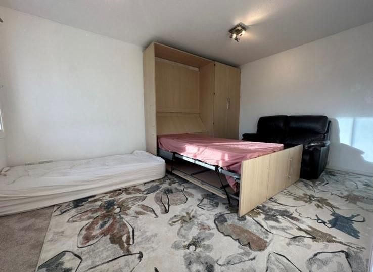 Property photo 2 of 5 Bedroom