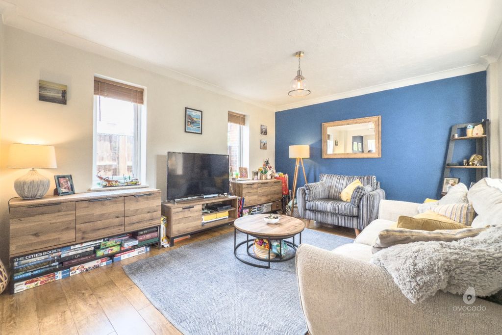Property photo 2 of 18 4382386