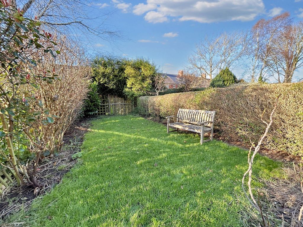 Property photo 2 of 20