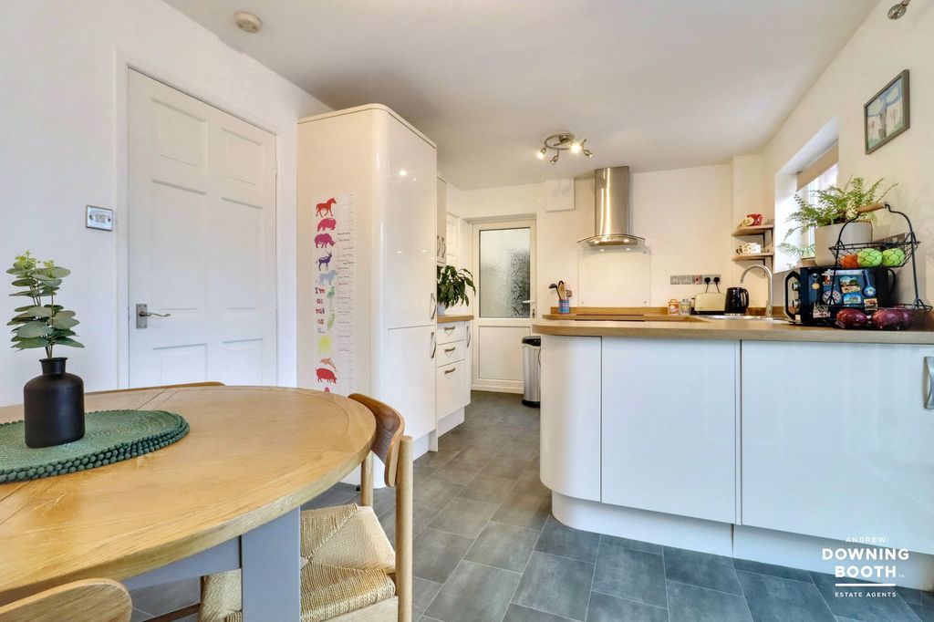 Property photo 3 of 25