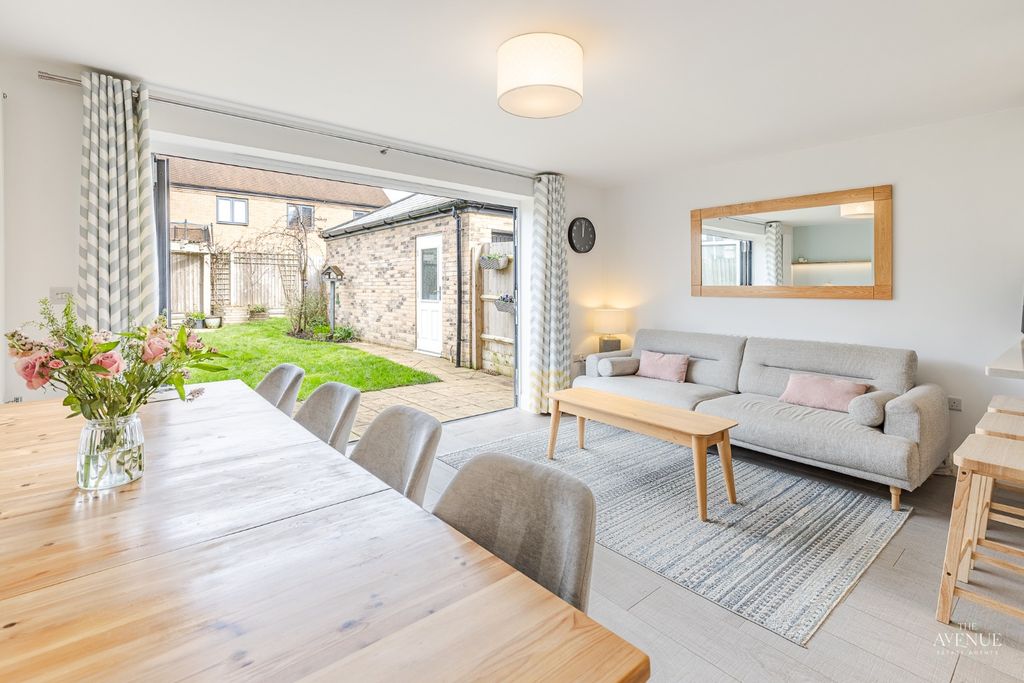 Property photo 3 of 37 4944084