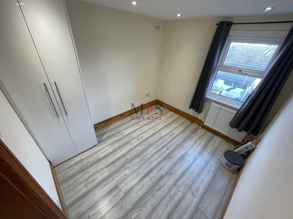 Property photo 2 of 12 Photo 4