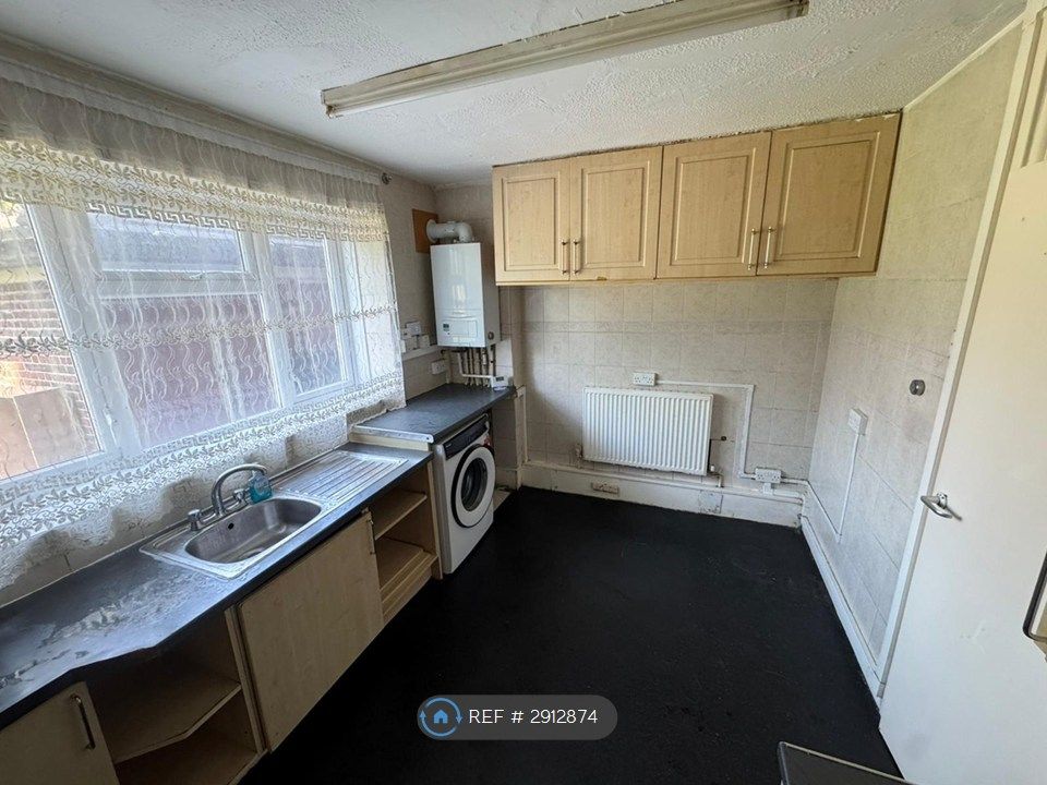 Property photo 3 of 16 Kitchen