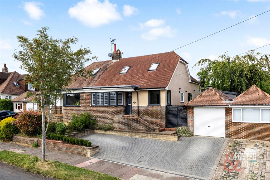 Property photo 1 of 29 Redhill Drive, 73-028.Jpg