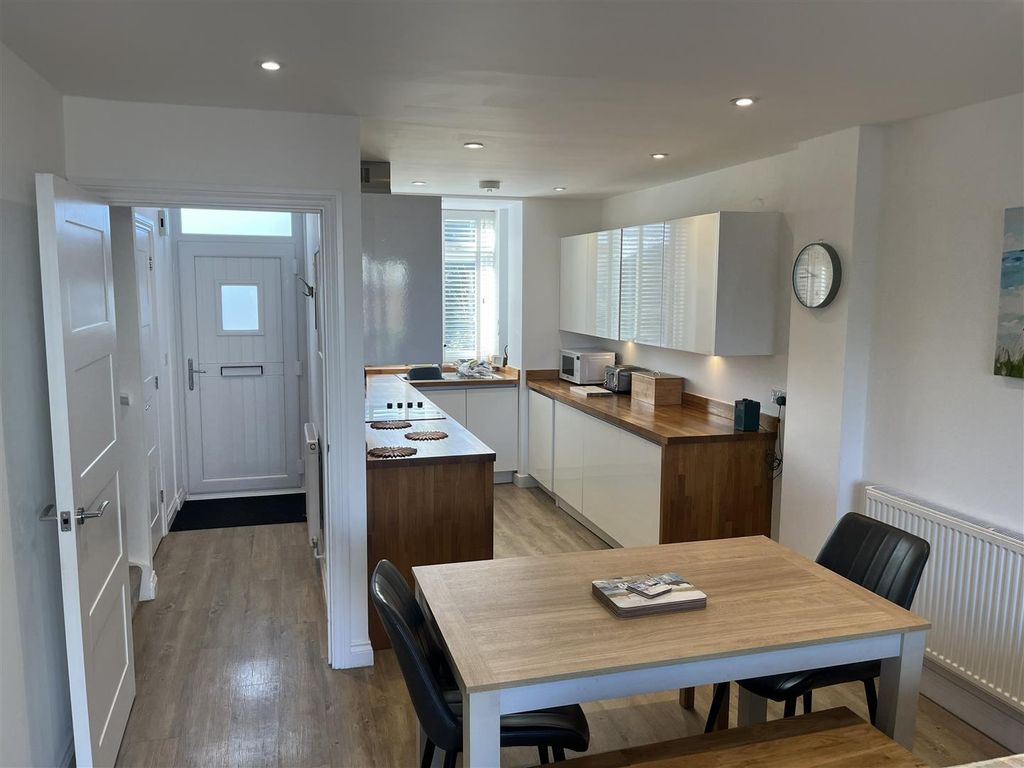 Property photo 3 of 14 3 Kinglsey Mews Kitchen Diner