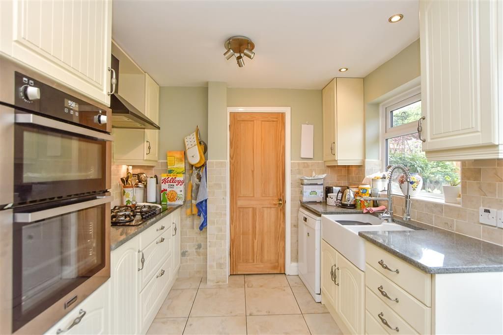 Property photo 3 of 18 Kitchen