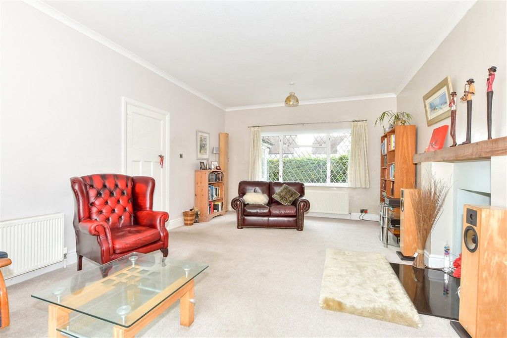 Property photo 2 of 14 Lounge