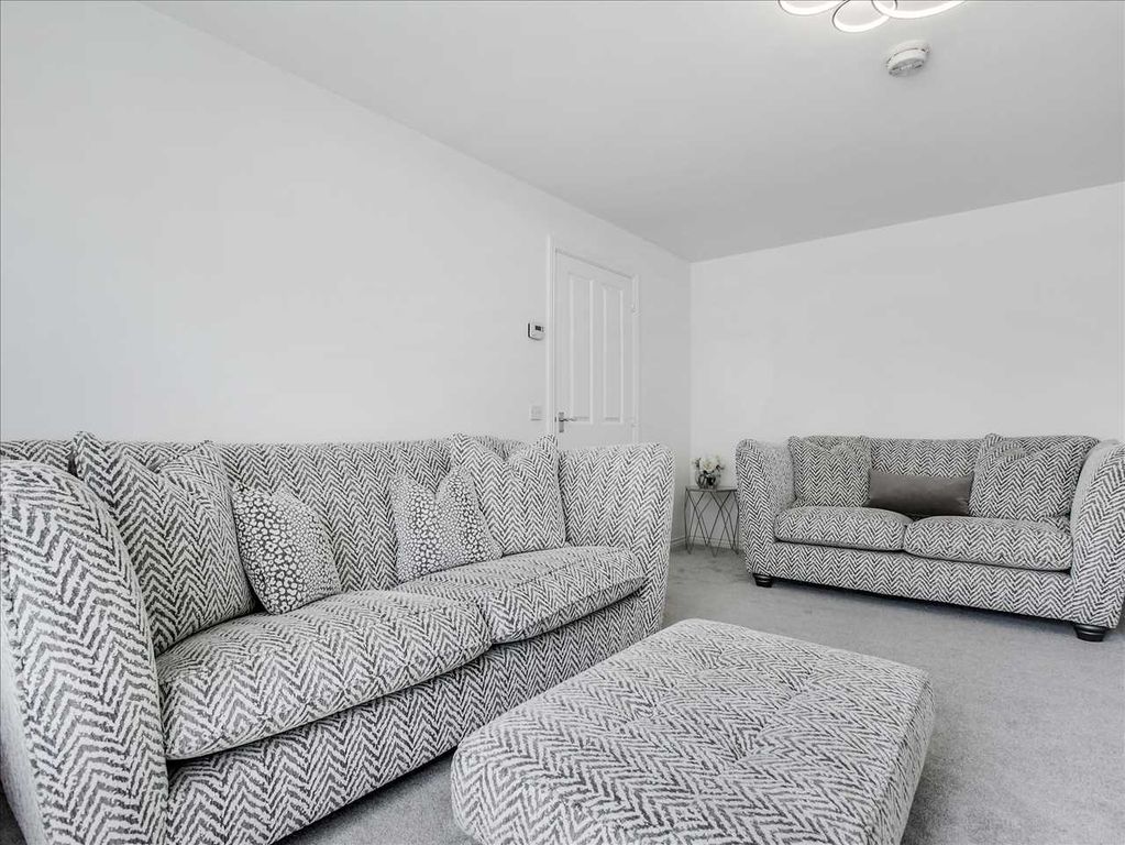 Property photo 3 of 21 Lounge (2)