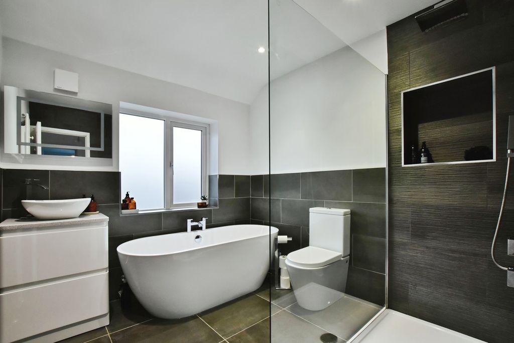 Property photo 3 of 17 Photo