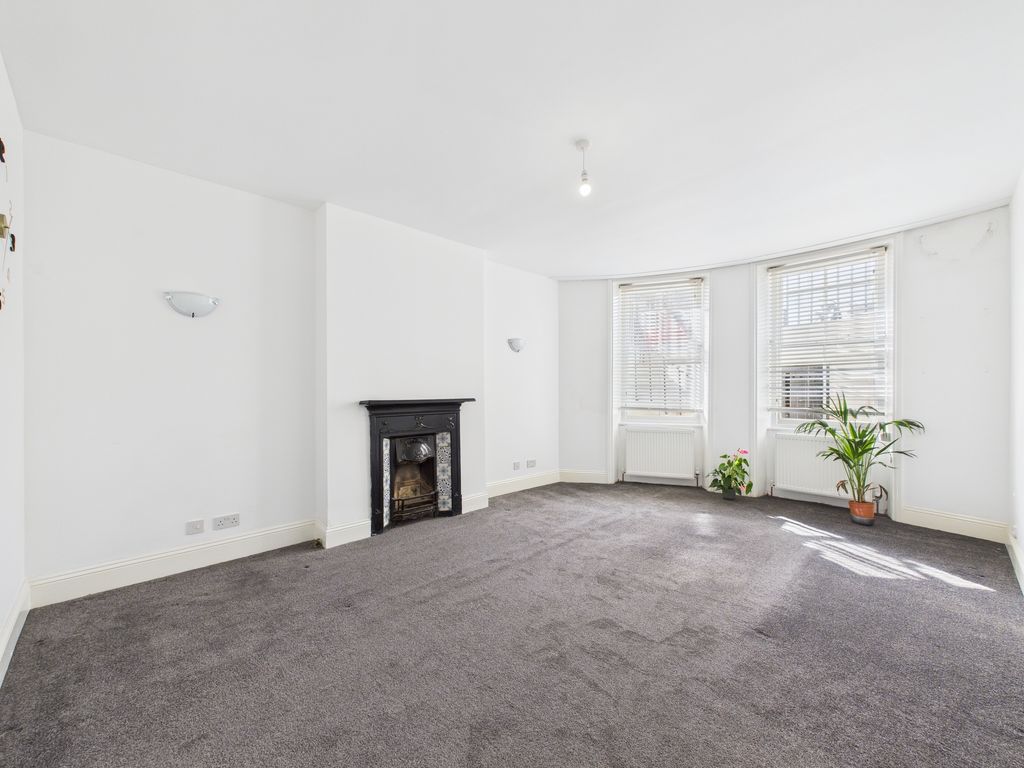 Property photo 1 of 10 Lounge