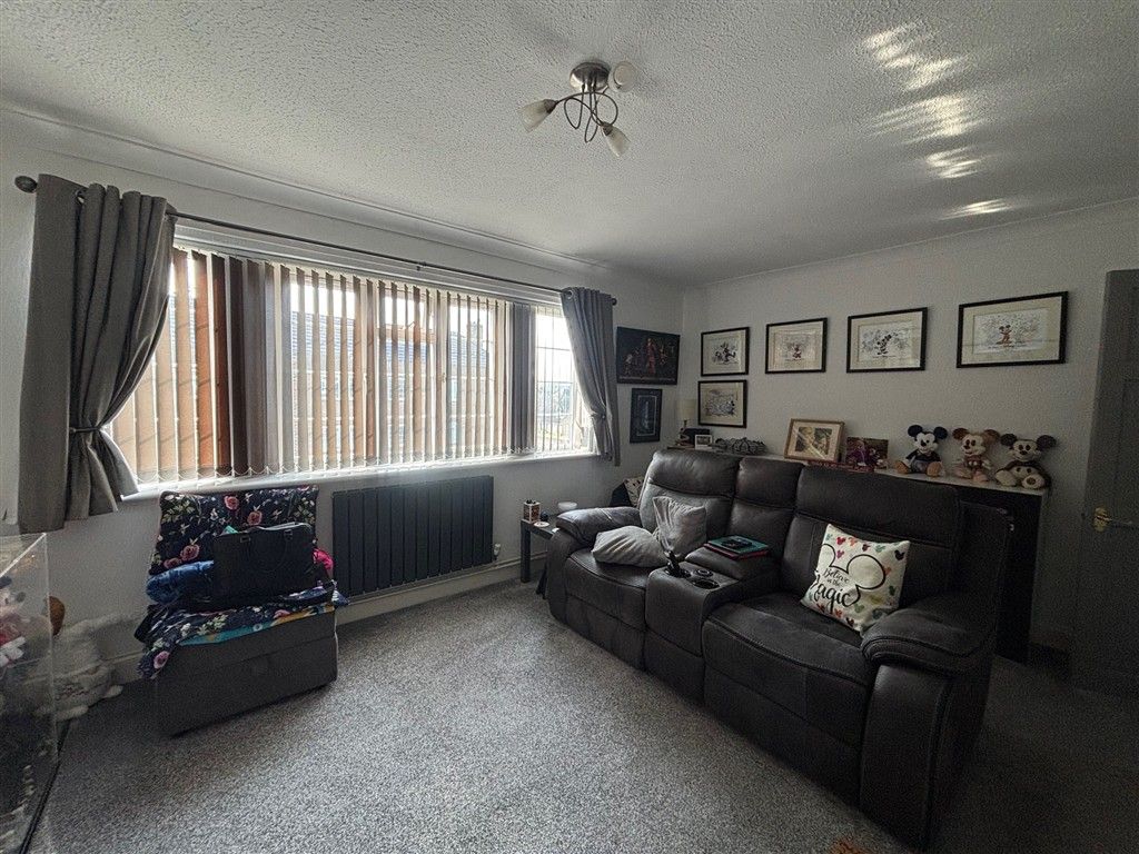 Property photo 2 of 8 Lounge