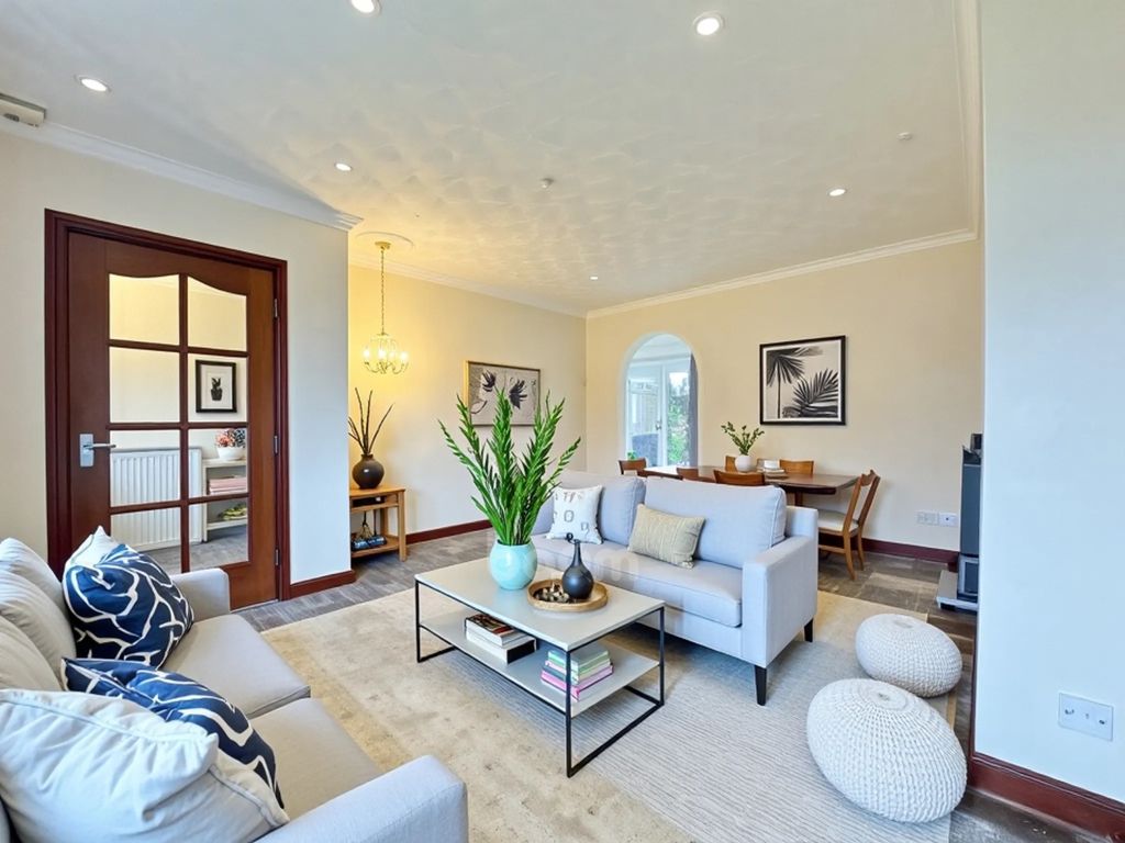 Property photo 2 of 27 Lounge