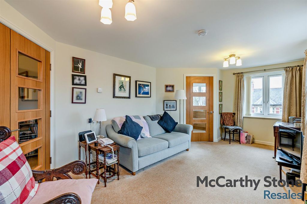 Property photo 3 of 18 8671075-Interior02-800.Jpg